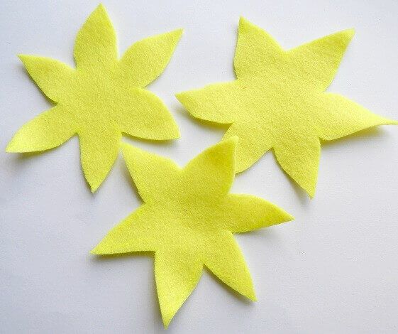 cut out felt flowers for making fabric brooches