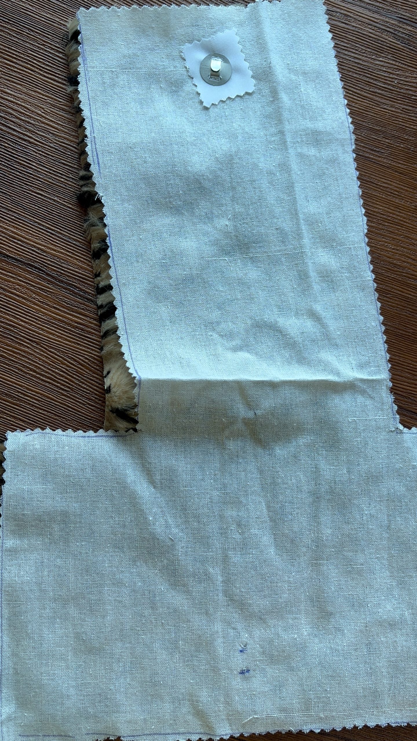 attaching the lining to the outer fabric of the pouch