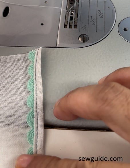 ric rac trim fabric edge stitched