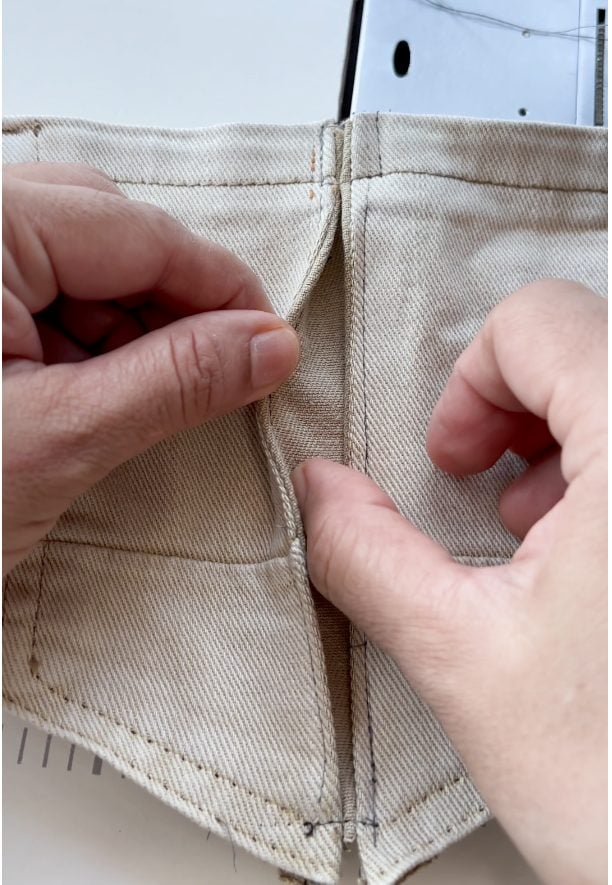 the inverted pleat in the bellows pocket