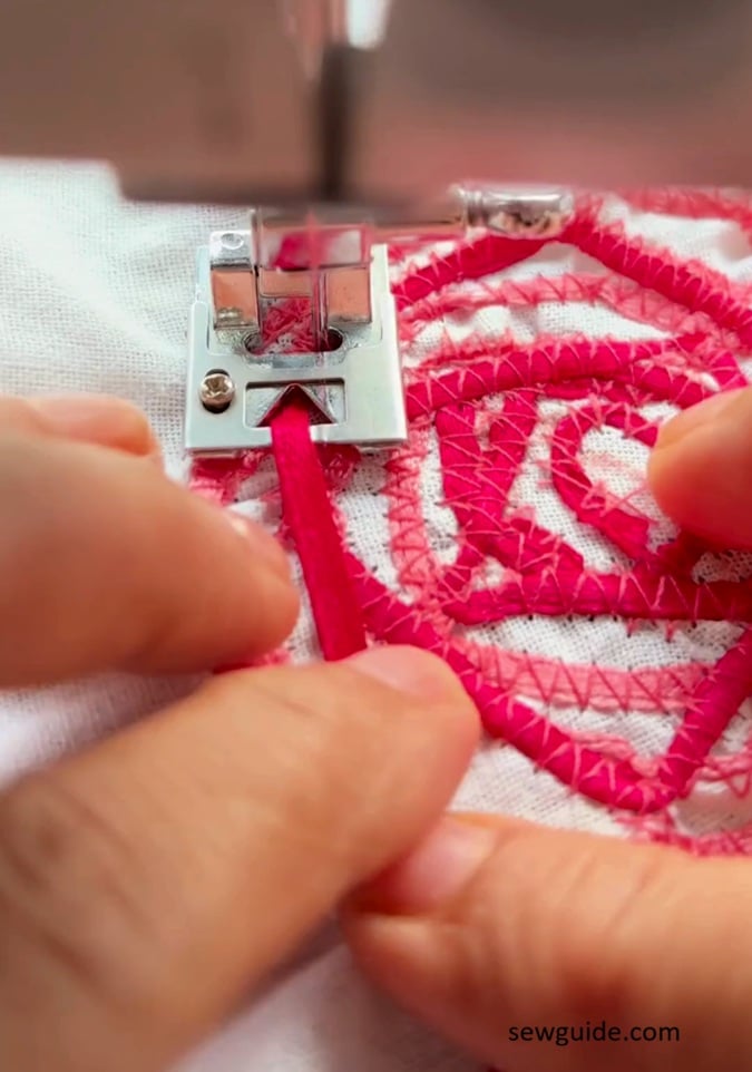 the groove of the braiding foot