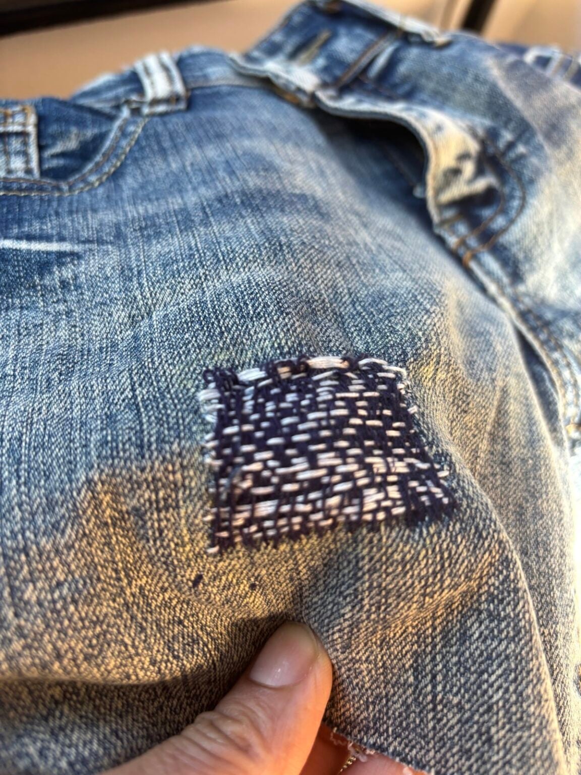 Darning Over A Hole In Your Jeans : 3 Ways - SewGuide